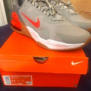 Nike Men’s Athletic Trainers in Grey with Bright Red Swoosh